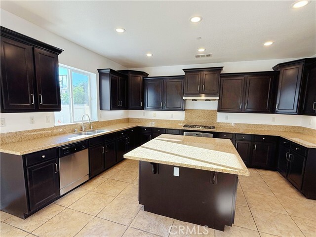 Building Photo - 6870 Tourmaline Dr