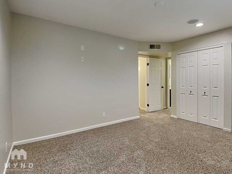 Building Photo - 4903 W Golden Ln