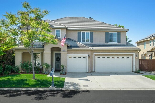 Primary Photo - Beautiful 5 Bedroom, 3 Bath Home + Loft in Quail Lake, Clovis, CA