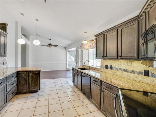 Building Photo - 521 Chasewood Dr