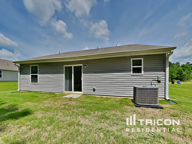 Building Photo - 390 Coleshill Rd