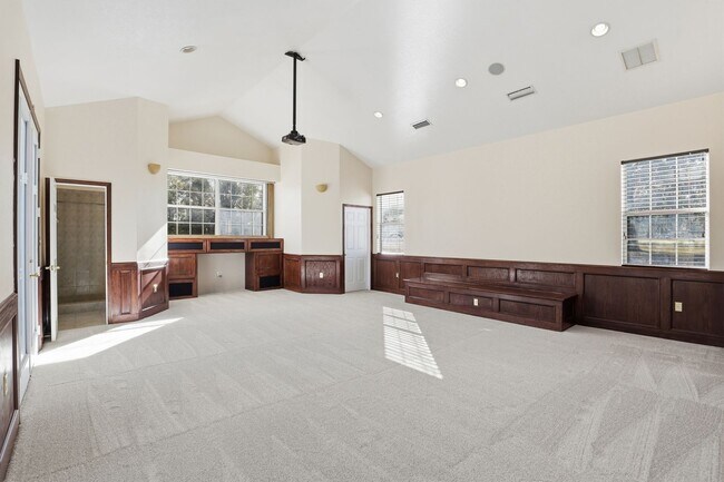 Building Photo - Ivy Park Brick Home 4 bedroom 3 1/2 baths