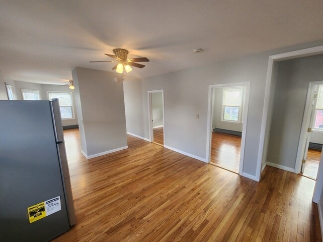 Building Photo - 447 Ash St