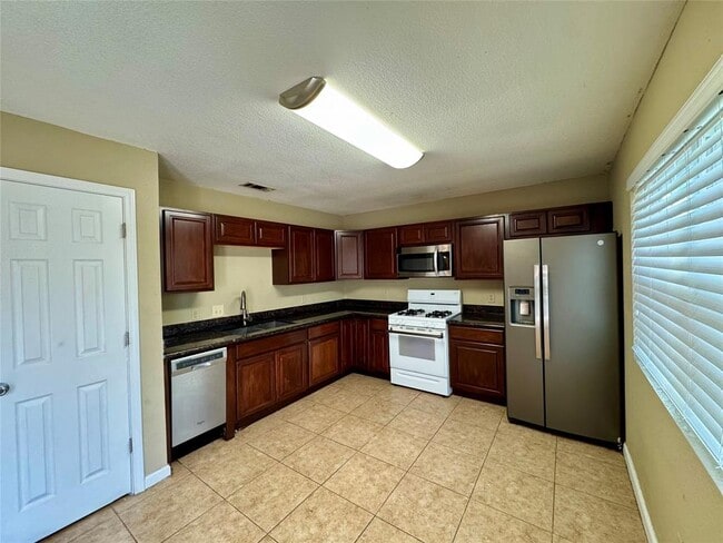 Building Photo - 2409 Village Walk