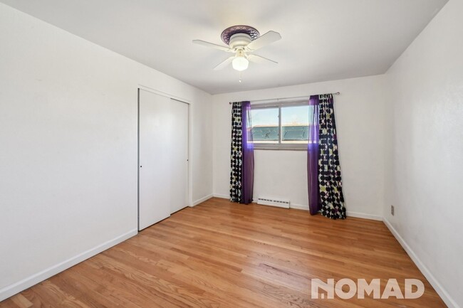 Building Photo - Charming 3 Bedroom, 1 full bath House in D...