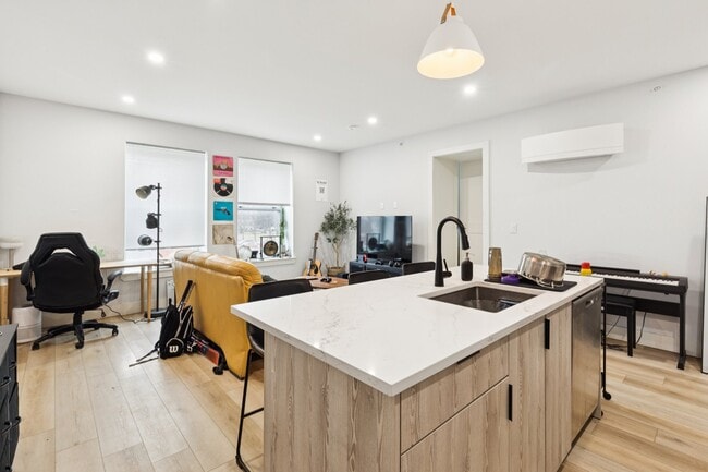 Building Photo - 3849 Lancaster Ave