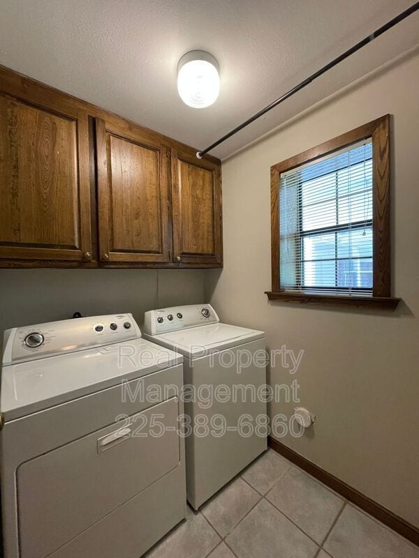 Building Photo - 2422 Riverside Dr