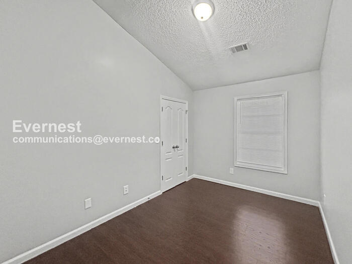 Building Photo - 8612 Thomas Rd