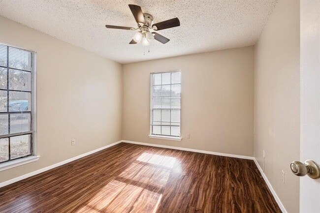 Building Photo - 301 Craddock Ave