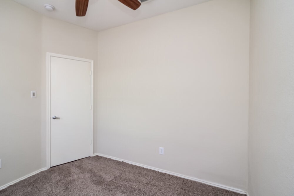 Building Photo - 10005 Blue Bell Dr