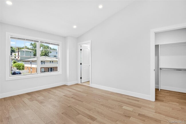 Building Photo - 42 Linwood Rd N
