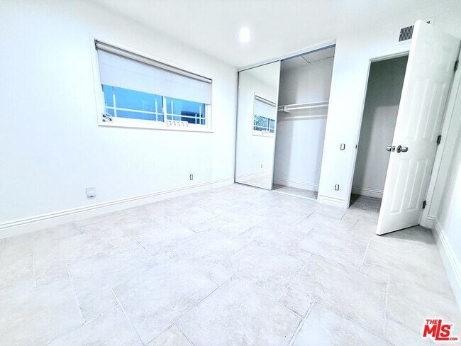 Building Photo - 23744 Hartland St