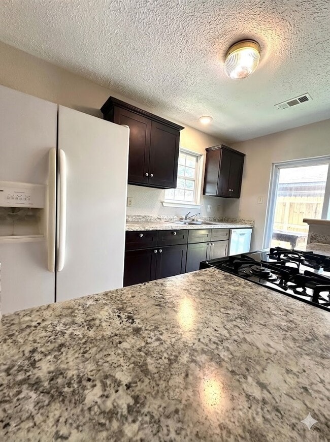 Building Photo - 9302 Golden Sunshine Dr