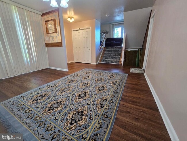 Building Photo - 647 Artwood Dr