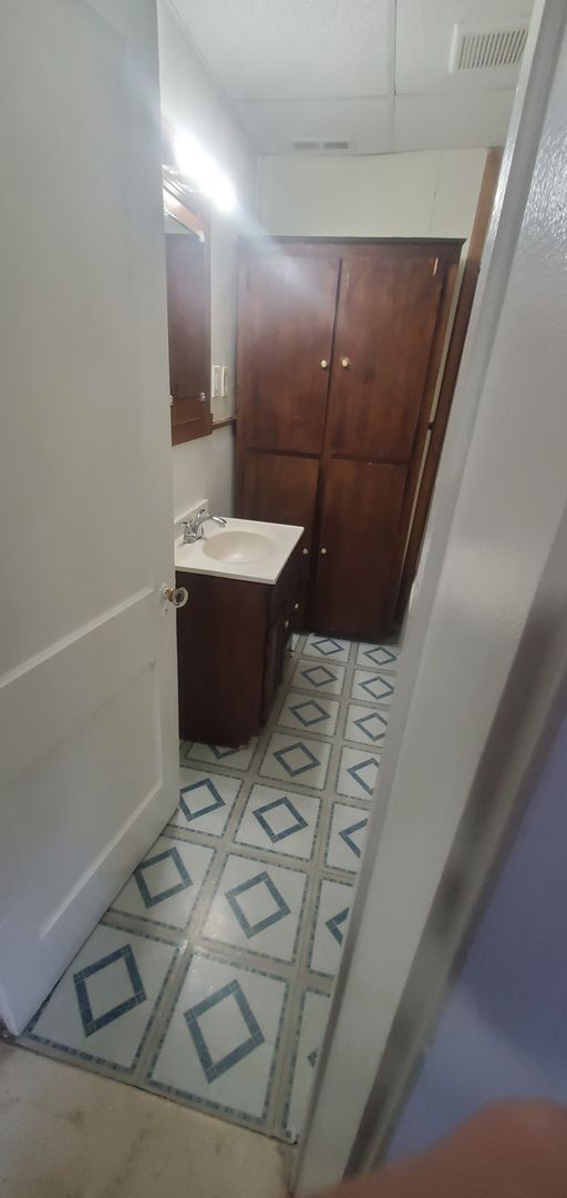 Building Photo - 3113 Delaware Ave