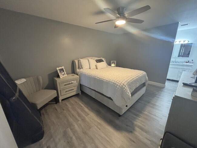 Building Photo - 3751 Cocoplum Cir