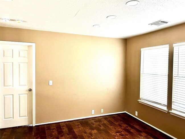 Building Photo - 2711 Feather Green Trail