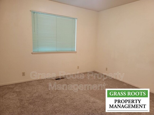 Building Photo - 17135 Lawrence Way