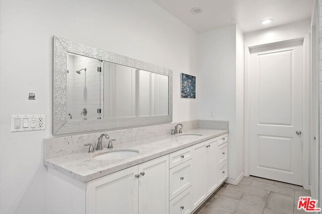 Building Photo - 10833 Tabor St