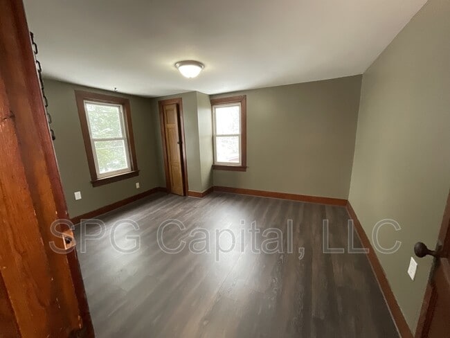 Building Photo - 727 N Pitt St