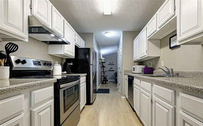 Building Photo - 1701 Signature Dr