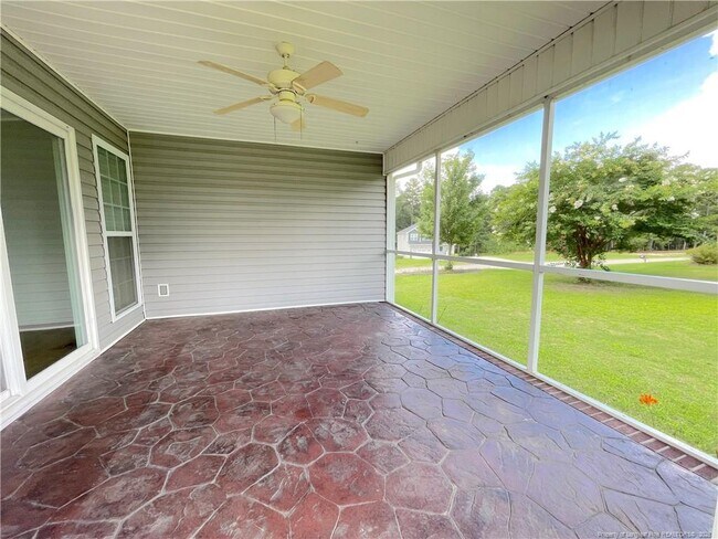 Building Photo - 511 Green Links Dr