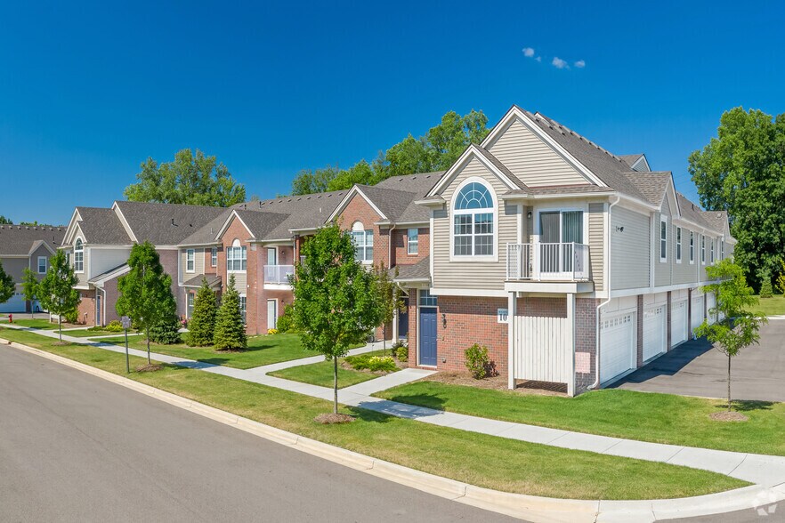 Harvard Place - 2 Car Attached Garages - 1090 Academy Dr Rochester