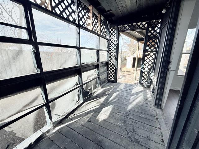 Building Photo - 727 W Day St