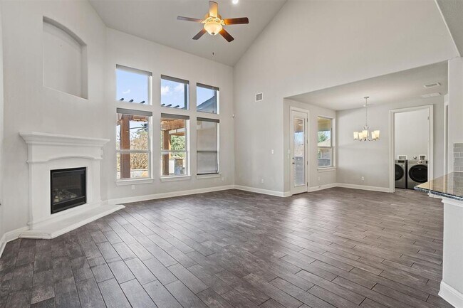 Building Photo - 2700 Mazaro Way