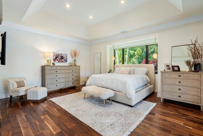 Building Photo - 3765 Kings Way