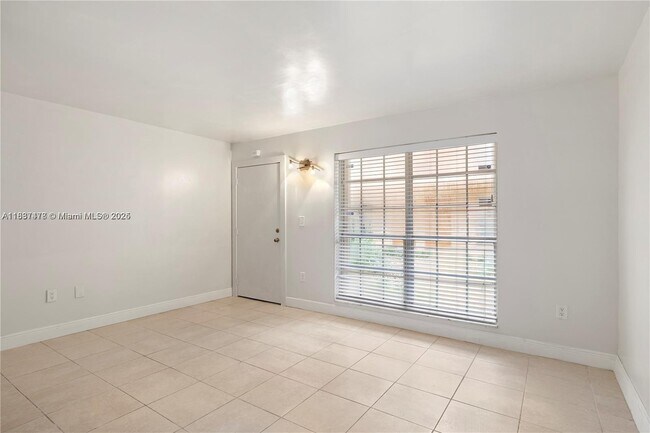 Building Photo - 7241 Miami Lakes Dr