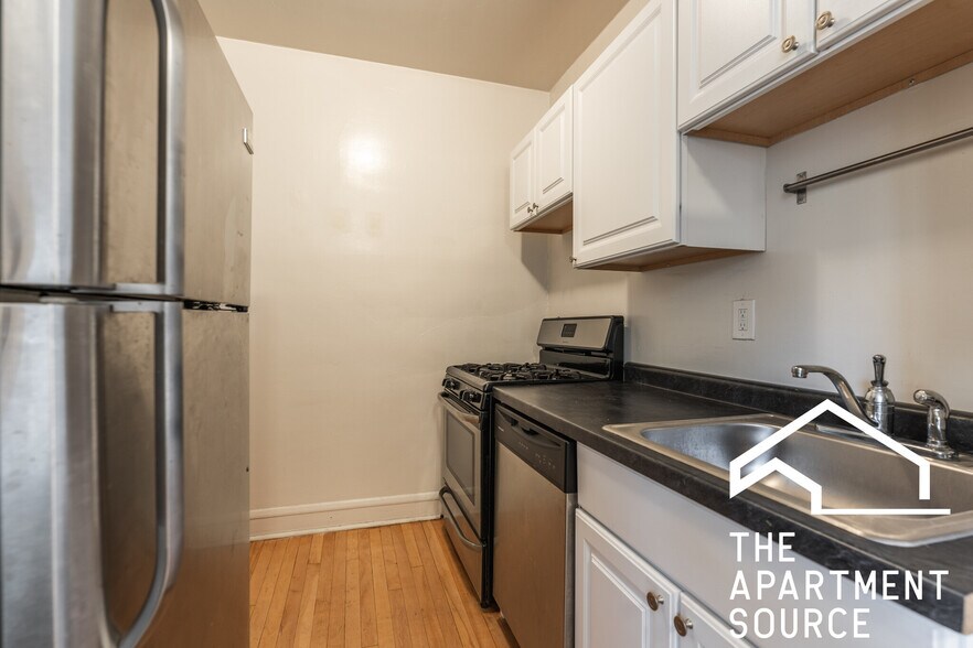 Building Photo - 4208 N Clark St