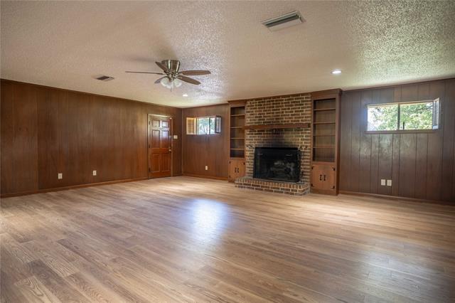 Building Photo - 1308 Oak Dr