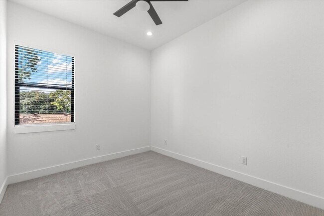 Building Photo - 5110 Longmeadow St