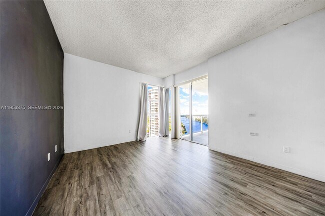 Building Photo - 20515 E Country Club Dr