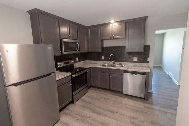 Building Photo - 2510 Quail Dr