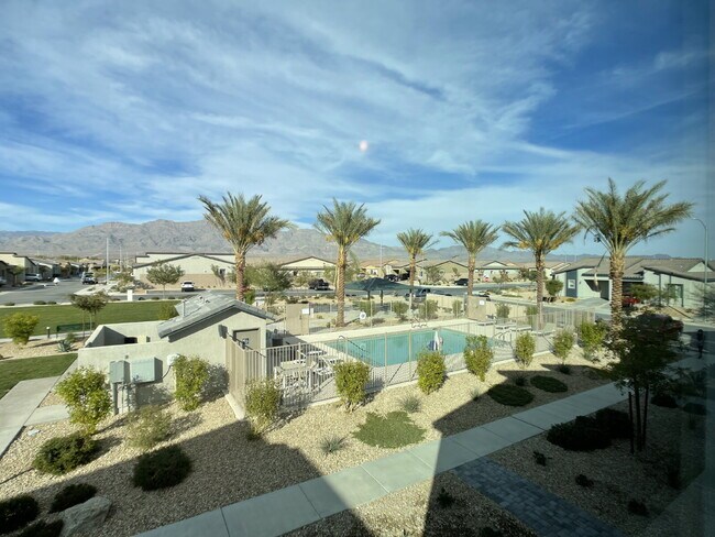 Building Photo - GATED 4 BED 2.5 BATH 2 CAR GARAGE SINGLE FAMILY HOME w/ LOFT, BEDROOM DOWNSTAIRS, NEXT TO COMMUNI...