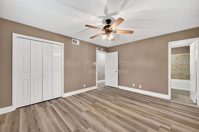 Building Photo - 112 S Wood Ave