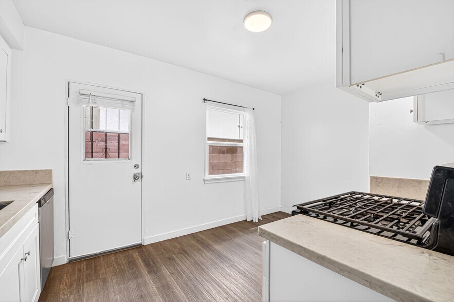 Building Photo - 636 Linden Ave