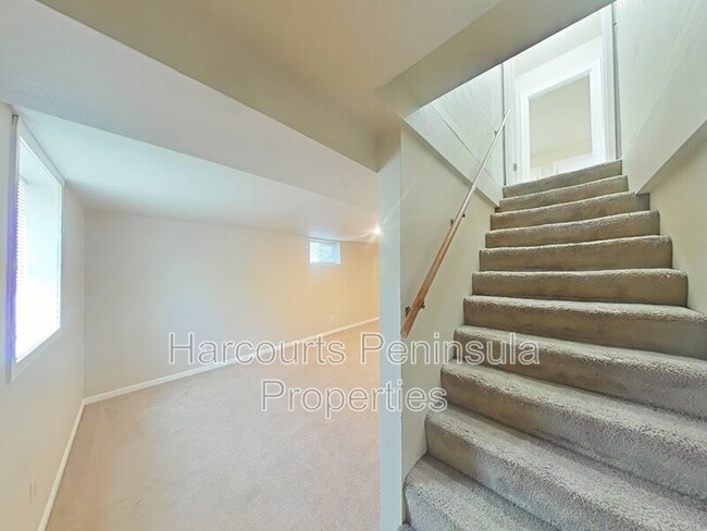 Building Photo - 1011 N Rainier Ave