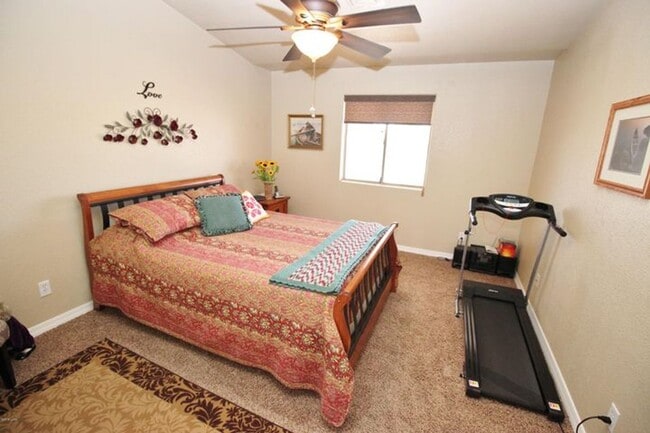 Building Photo - Furnished 3 Bedroom - 2 Bath Pool Home