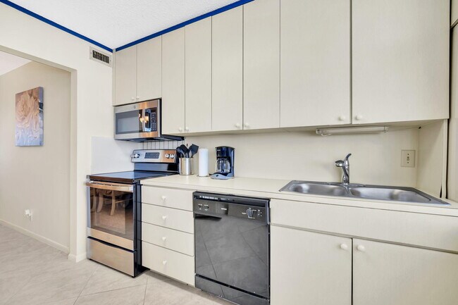 Building Photo - 5200 N Ocean Blvd