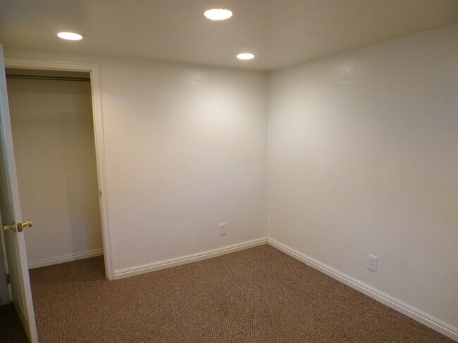 Building Photo - 552 S 800 W St