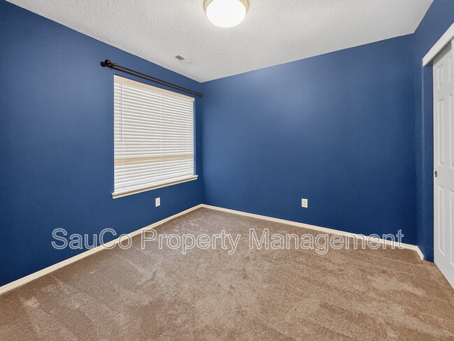Building Photo - 948 SE Elina Ave