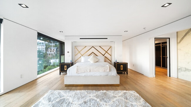 Building Photo - 1623 Viewmont Dr