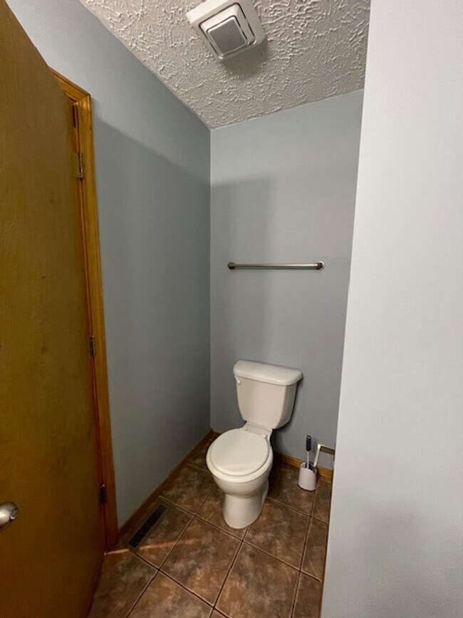 Building Photo - This All Brick home is Located in Orchard Crest West!