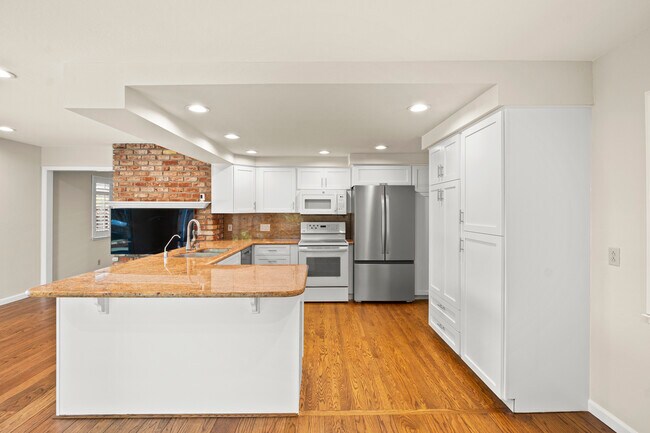 Building Photo - 5525 Amby Dr