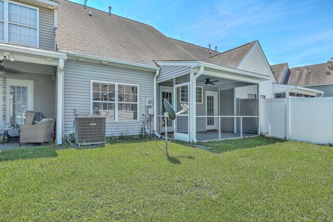 Building Photo - Charming 3-Bedroom Townhome in Summer Wood...