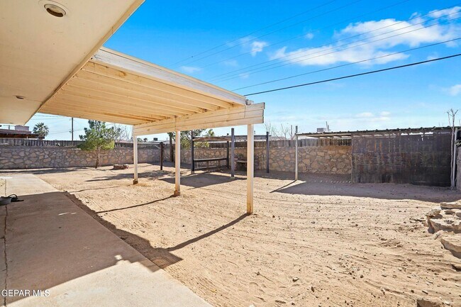 Building Photo - 4728 Sierra Madre Dr