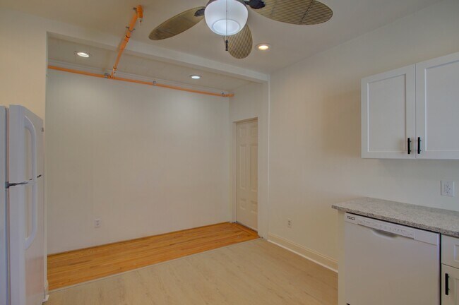 Building Photo - 513 Locust St